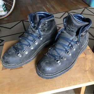 Danner Mountain Pass Gun Metal Hiking boots, men’s size 10.